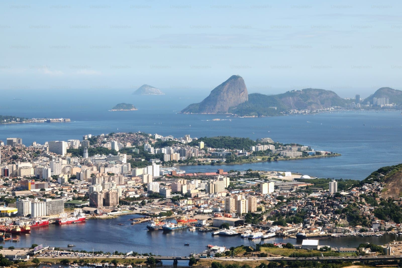 Vista de comunidade na Baixada Fluminense, Rio de Janeiro