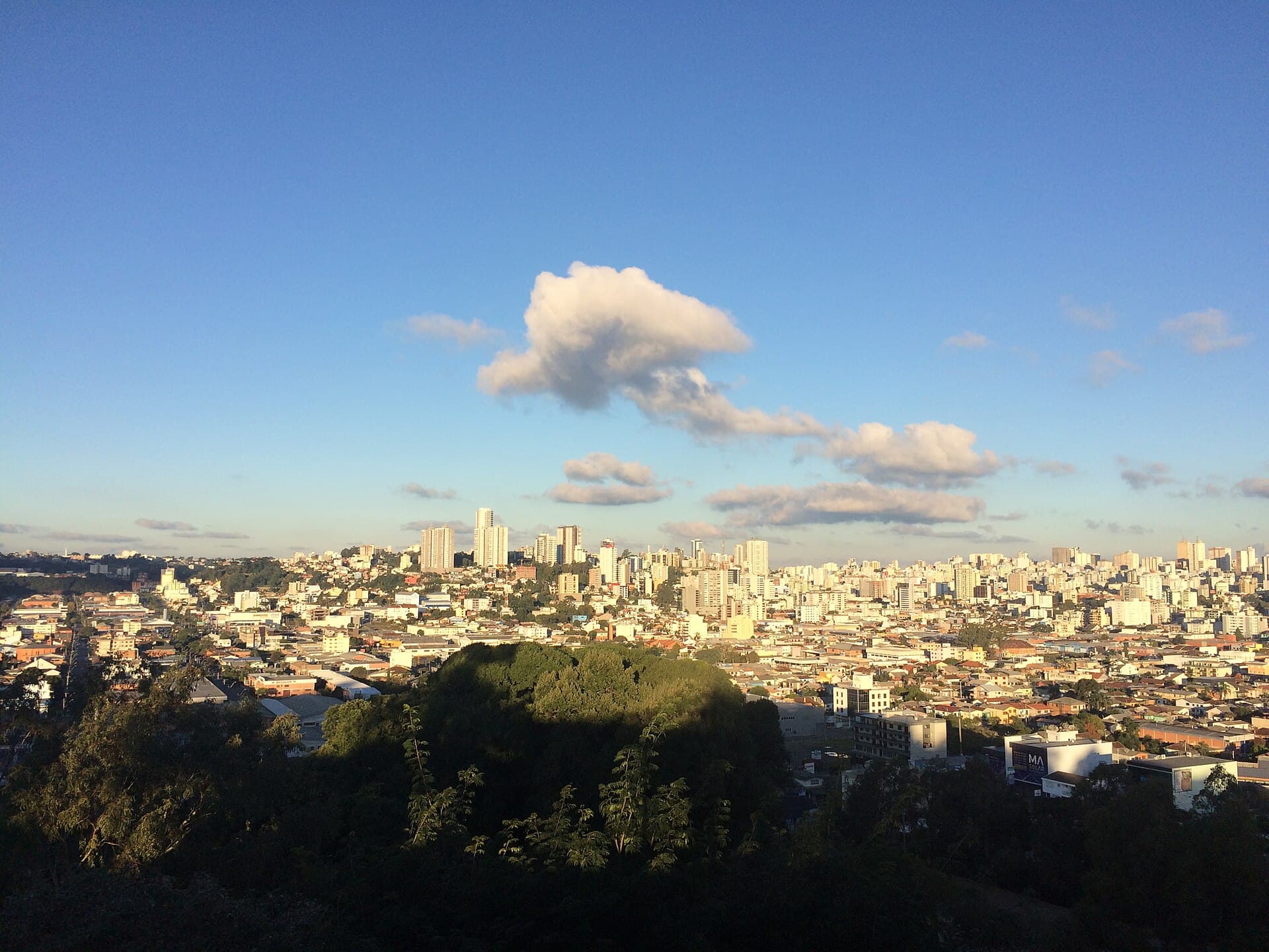 Vista panorâmica de Caxias do Sul a partir do Cristo Protetor