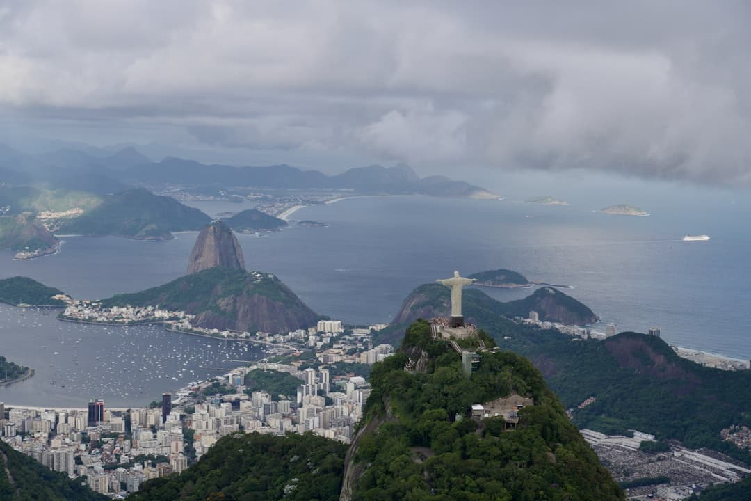 Cristo Redentor com vista do Rio de Janeiro