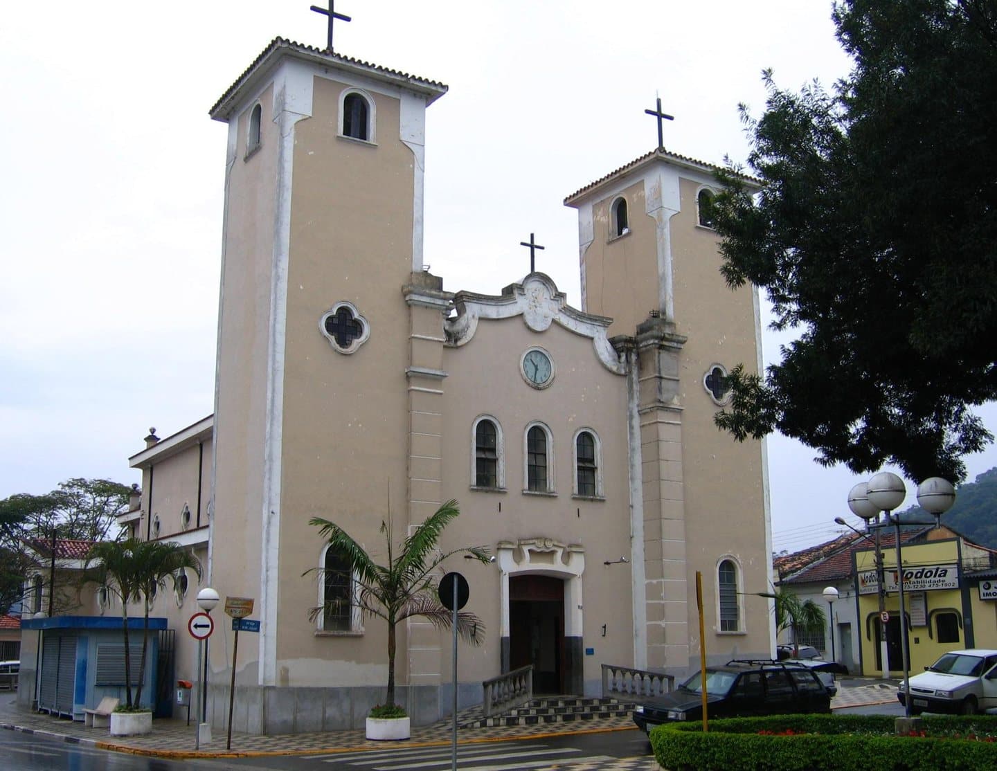 Igreja Matriz de Guararema (SP), no centro da cidade.